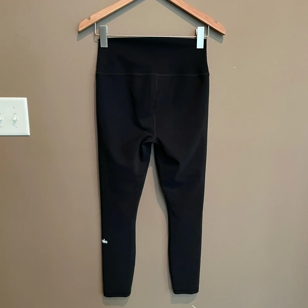 Alo Yoga High Waisted Ripped Warrior Legging in Black Size Extra‎ Small